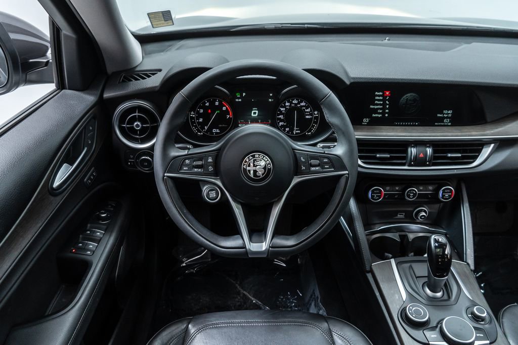 Used 2018 Alfa Romeo Stelvio Ti AWD/4WD image 14