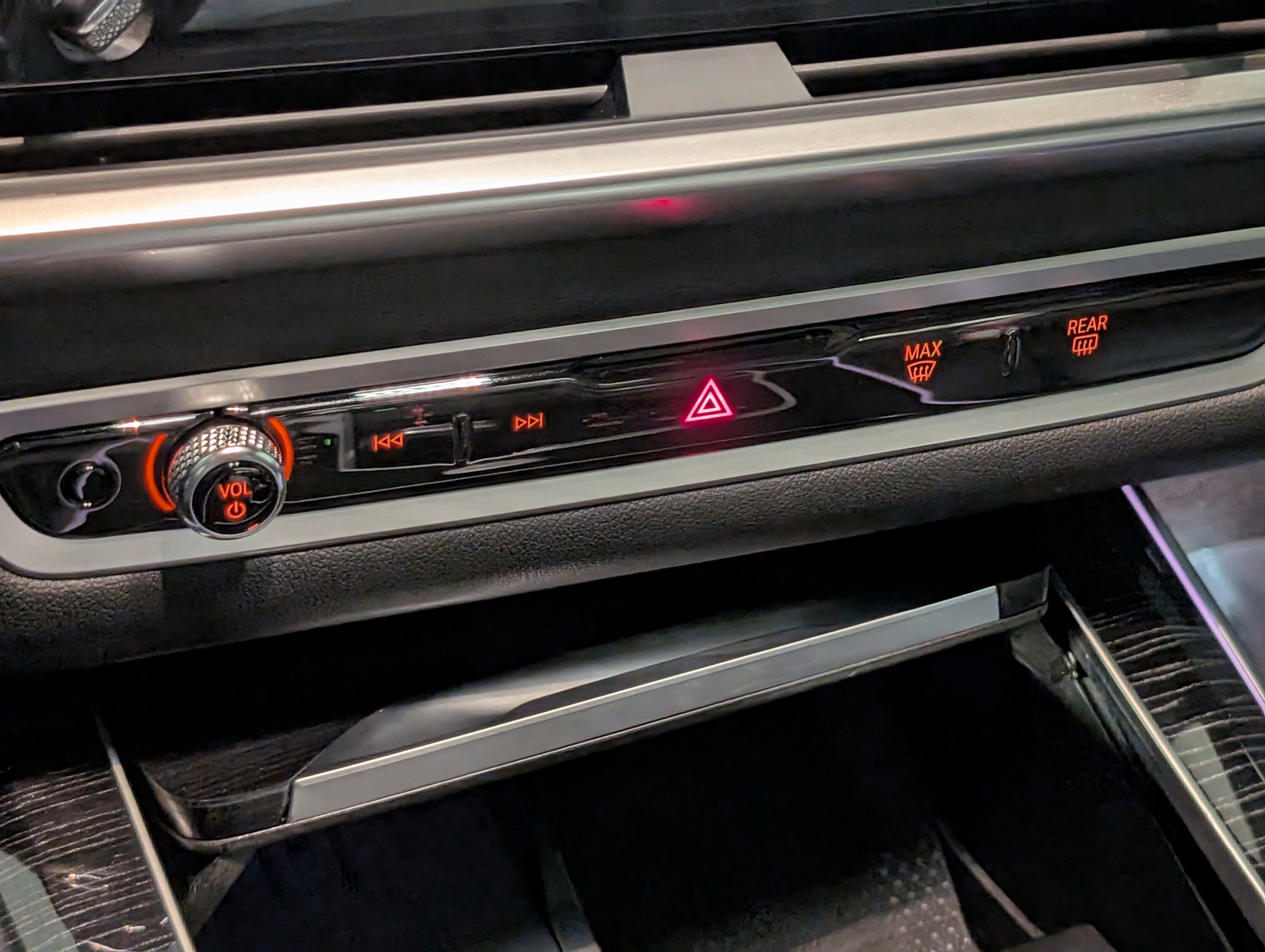 Used 2024 BMW X5 M60i w/ Climate Comfort Package image 33