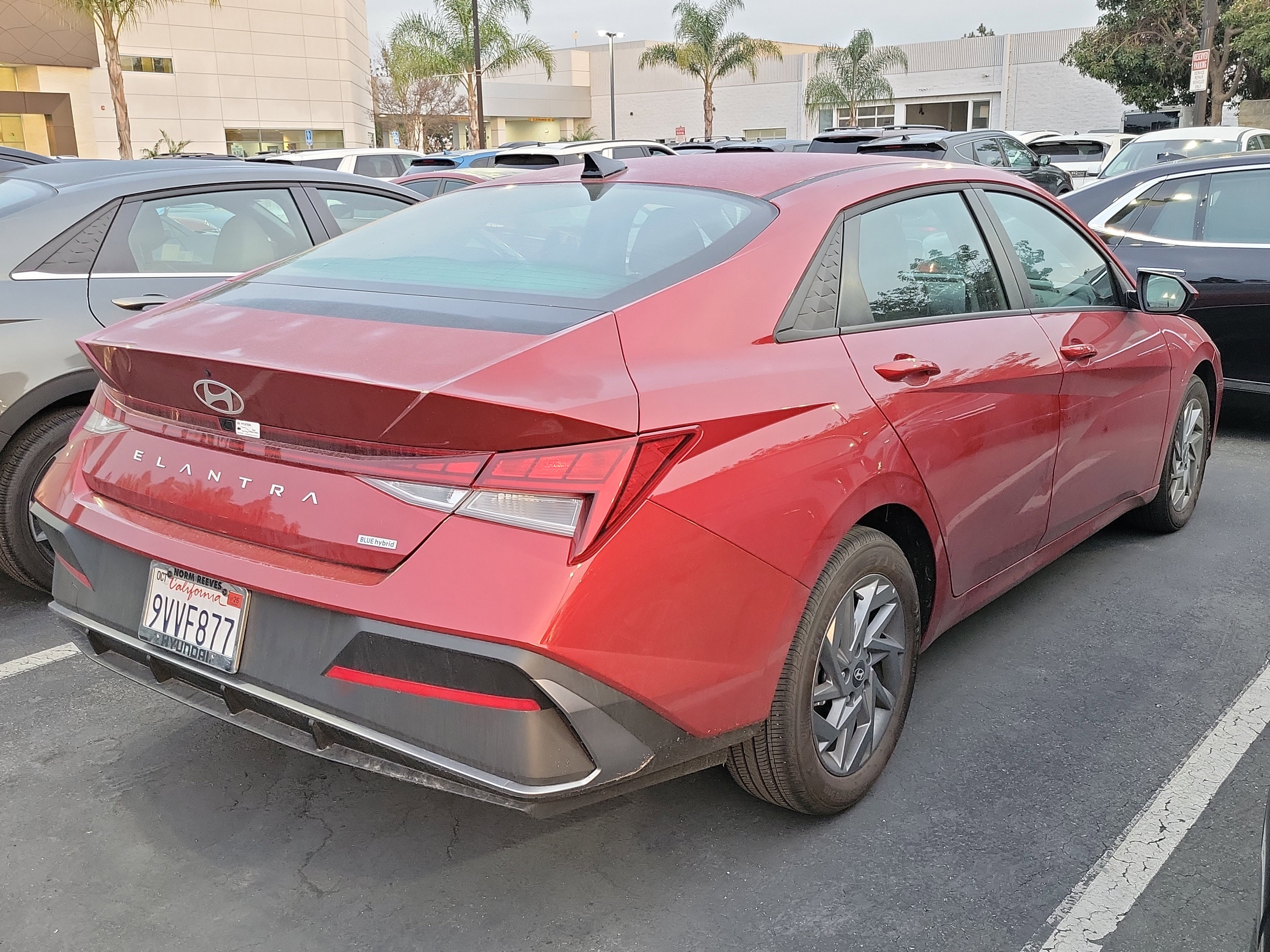 Used 2025 Hyundai Elantra Blue image 3