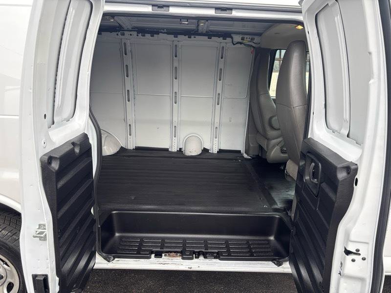 Used 2021 Chevrolet Express 2500 w/ Driver Convenience Package image 26