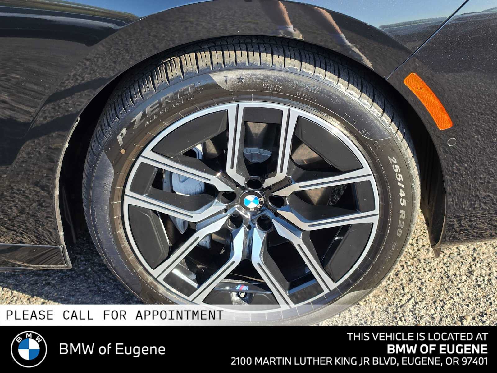 Used 2025 BMW i7 eDrive50 w/ M Sport Package RWD image 9