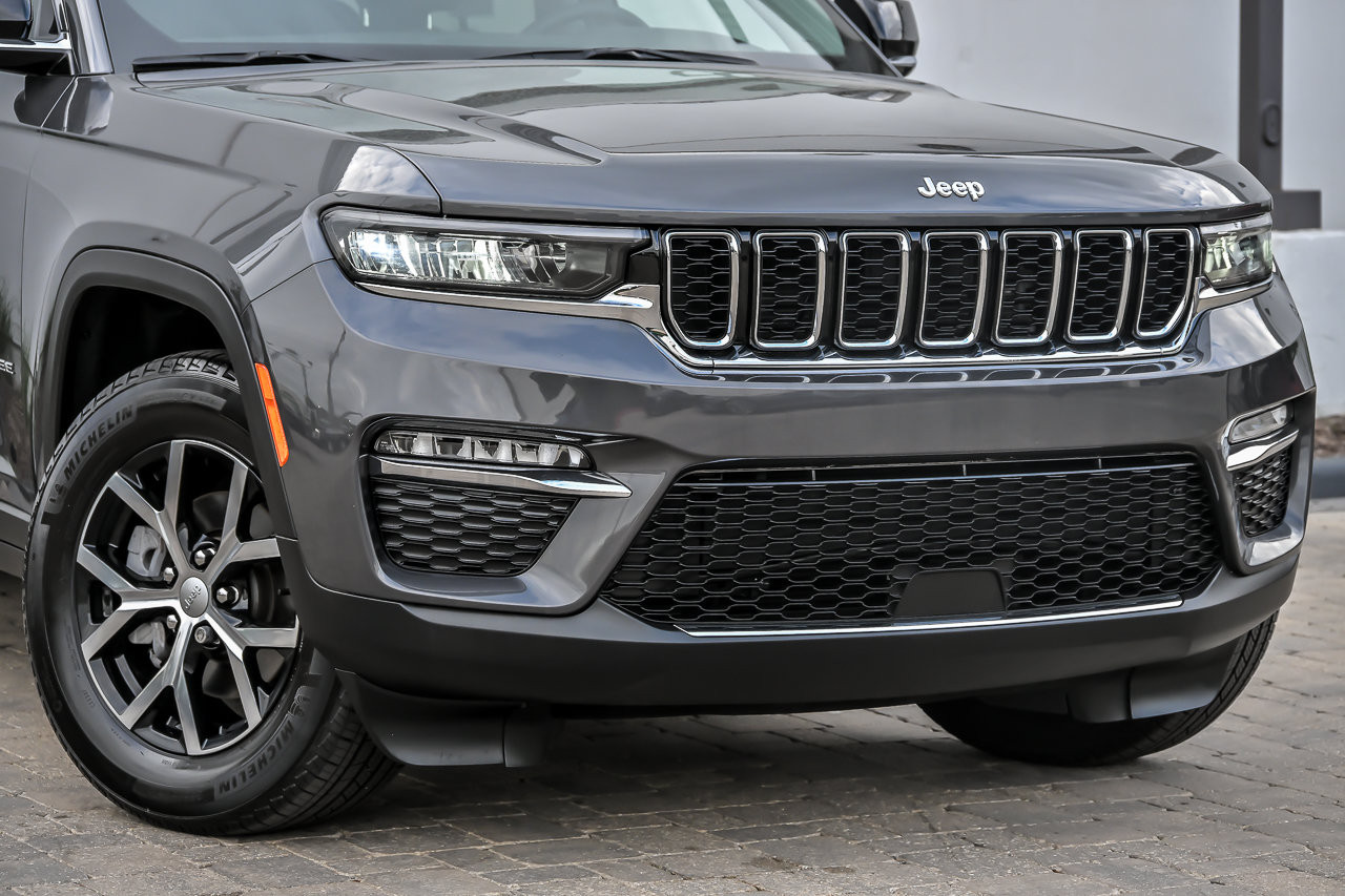 Used 2023 Jeep Grand Cherokee Limited w/ MOPAR Finishing Package AWD/4WD image 2
