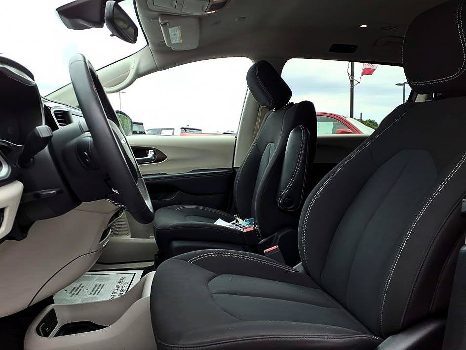 Used 2023 Chrysler Voyager LX FWD image 15