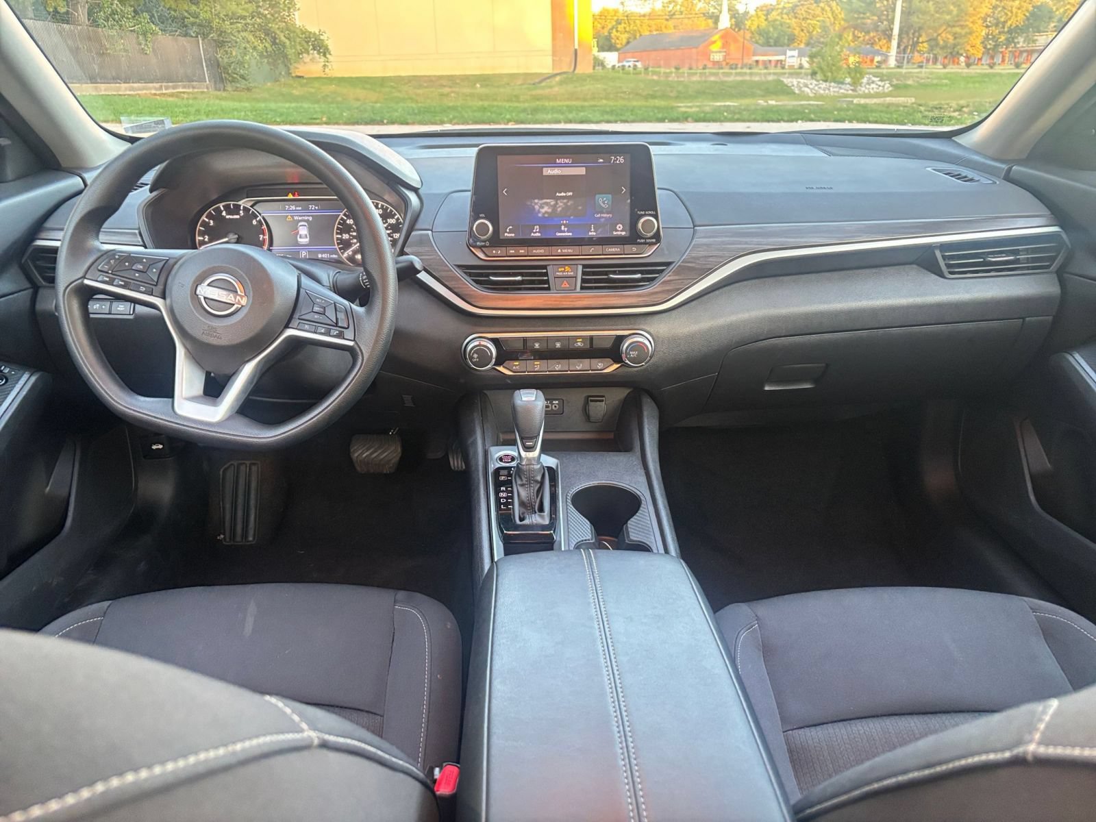 Used 2025 Nissan Altima 2.5 SV FWD image 33