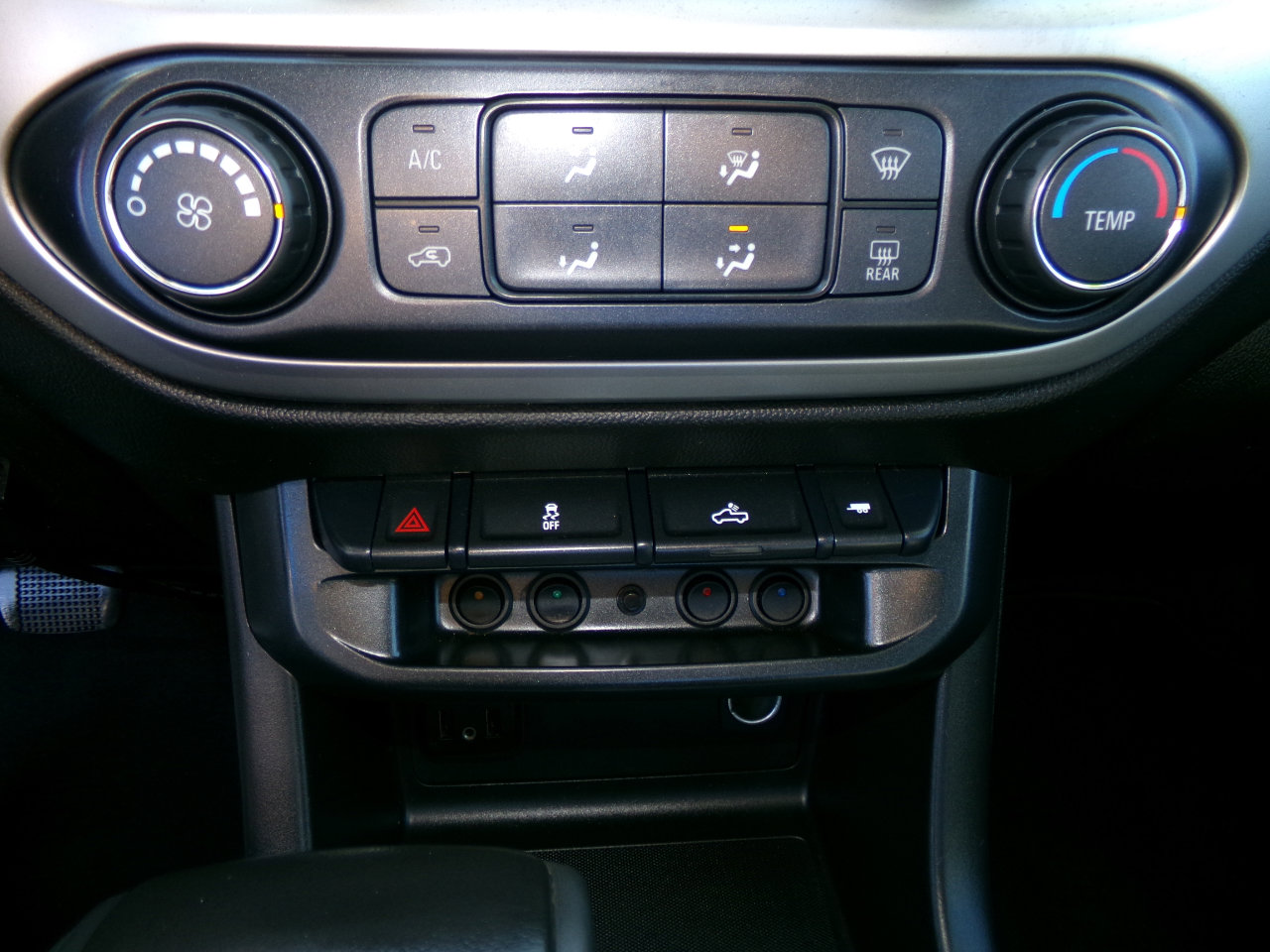 Used 2019 Chevrolet Colorado LT w/ LT Convenience Package image 12