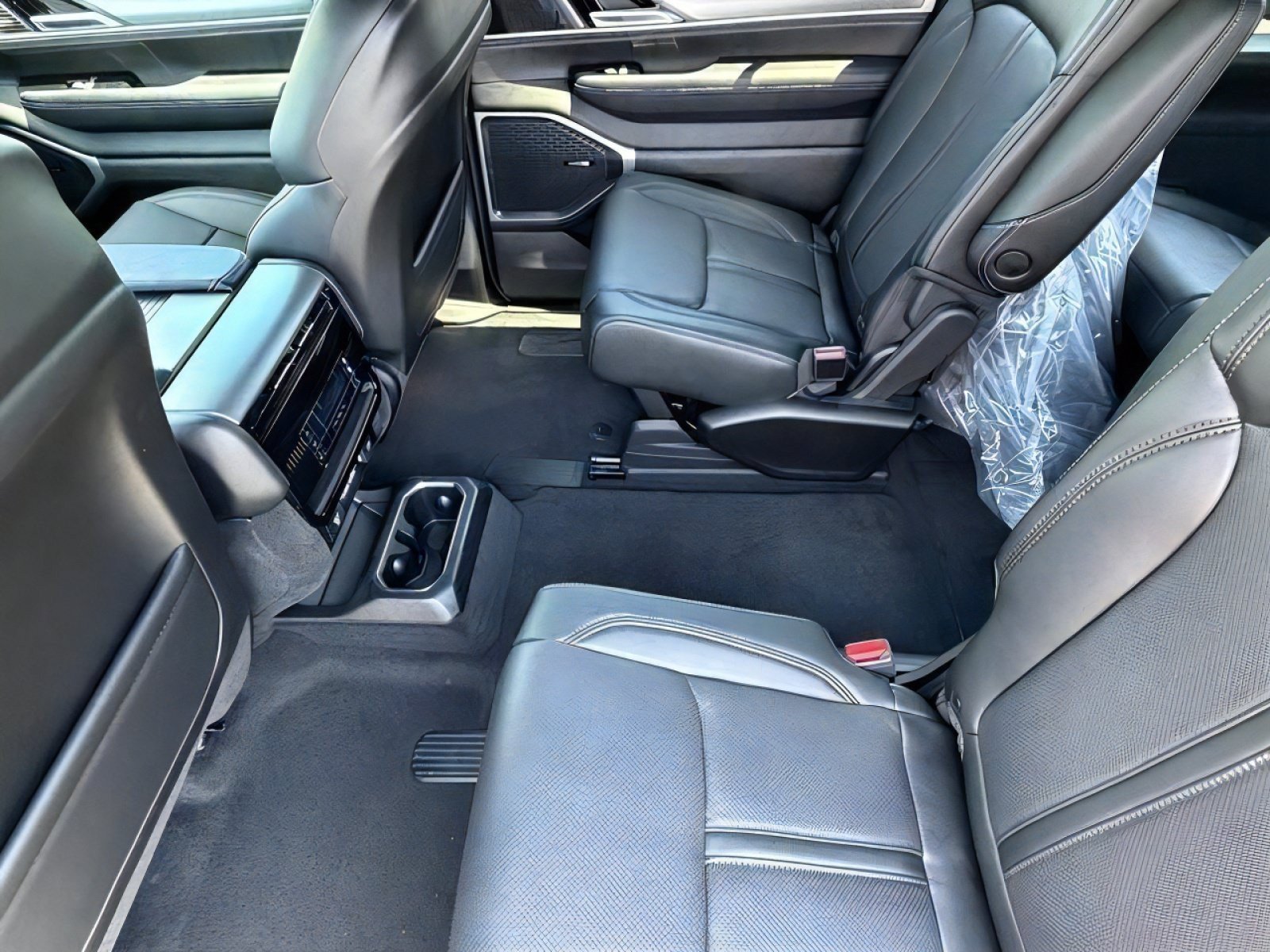 New 2026 Jeep Grand Wagoneer Limited w/ Convenience Group I AWD/4WD image 13