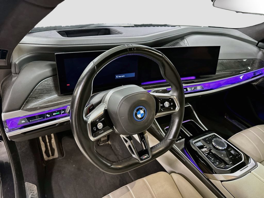 Used 2024 BMW i7 xDrive60 AWD/4WD image 4