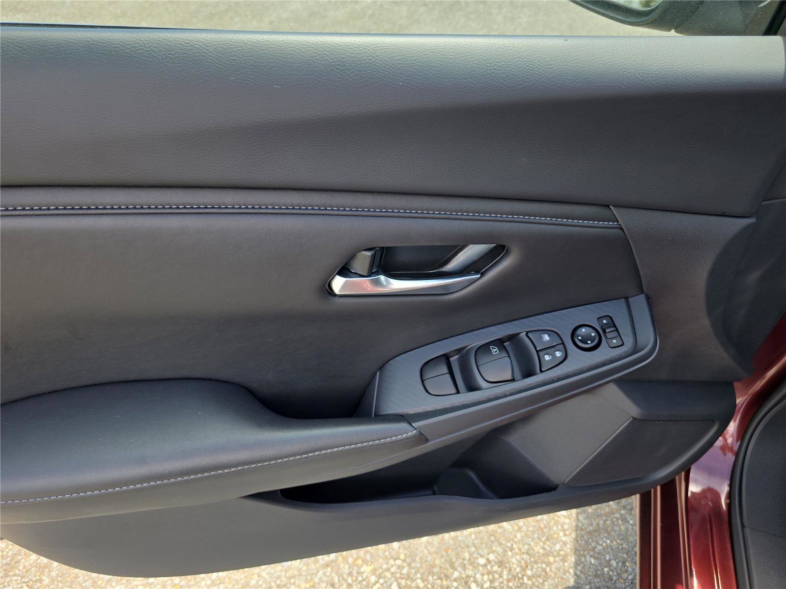 Used 2025 Nissan Sentra SV FWD image 17