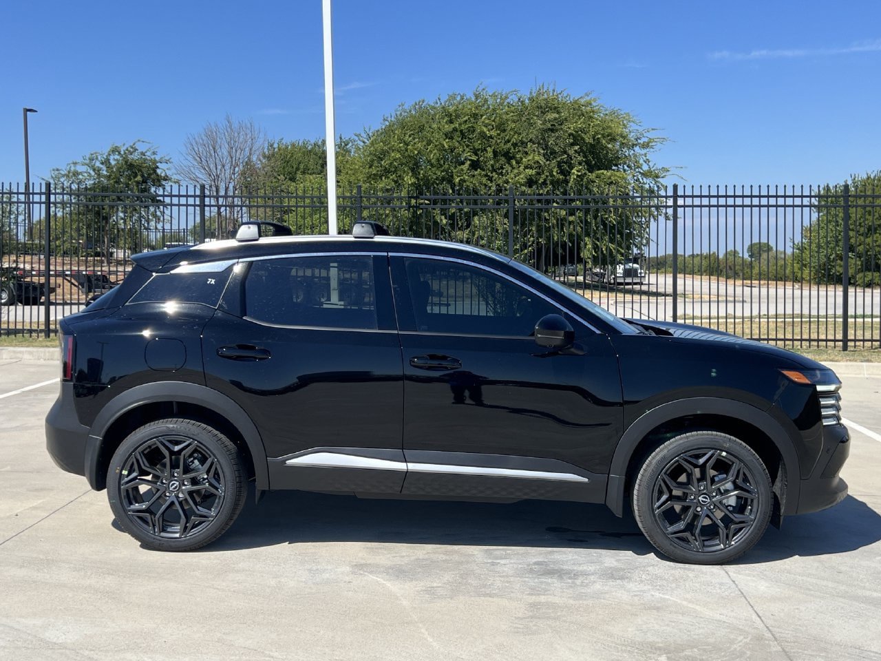 New 2027 Nissan Kicks SR AWD/4WD image 3