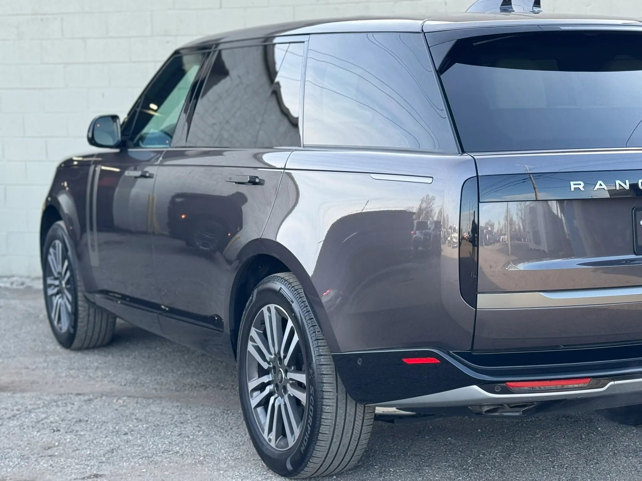 Used 2025 Land Rover Range Rover Long Wheelbase SE image 6