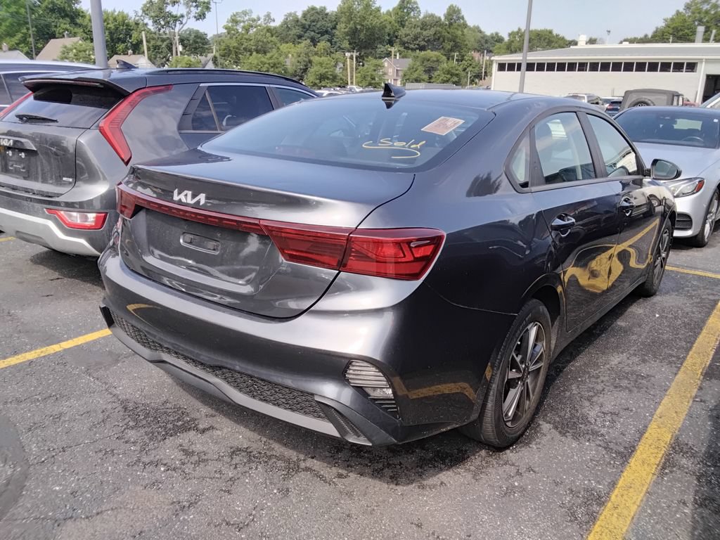 Used 2022 Kia Forte LXS FWD image 5