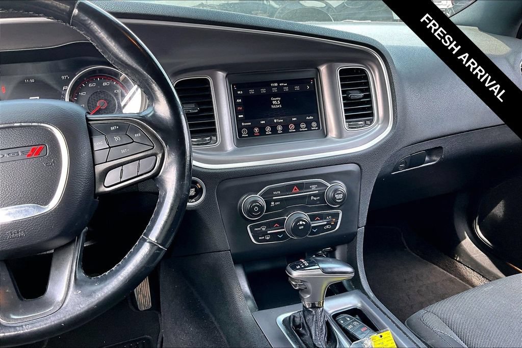 Used 2020 Dodge Charger SXT RWD image 9