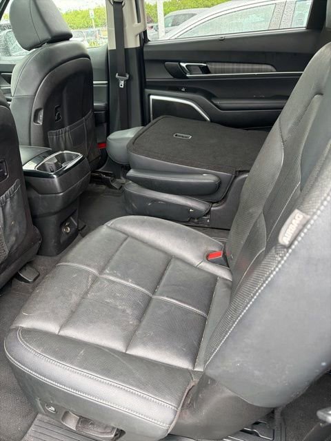 Used 2024 Kia Telluride EX w/ EX Captain's Chair Package image 7