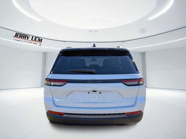 New 2026 Jeep Grand Cherokee Altitude image 4