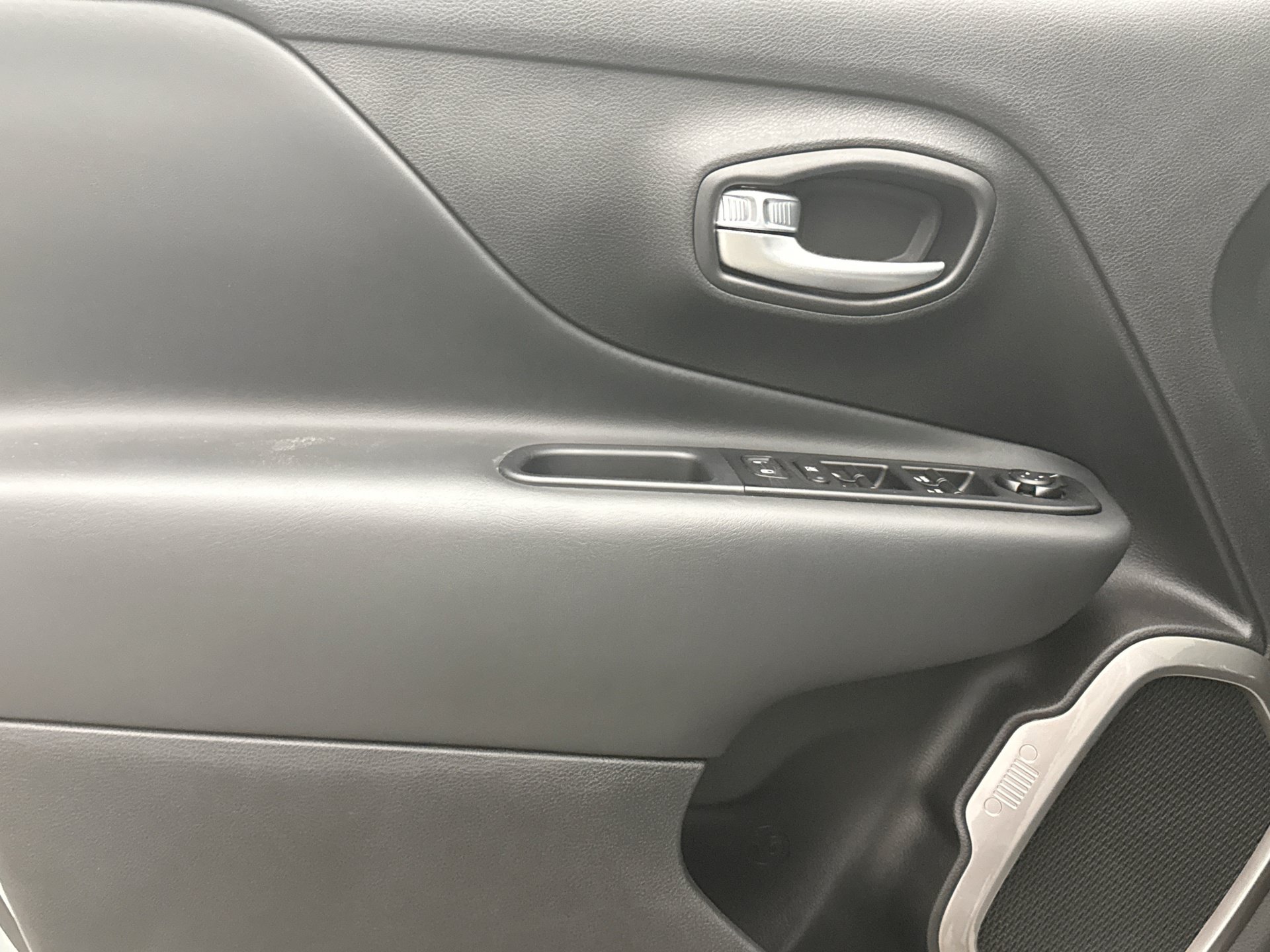 Used 2022 Jeep Renegade Limited w/ Sun, Sound & Wheels Group AWD/4WD image 9
