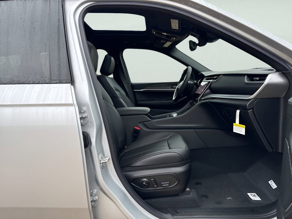 New 2025 Jeep Grand Cherokee L Limited w/ Luxury Tech Group II image 11