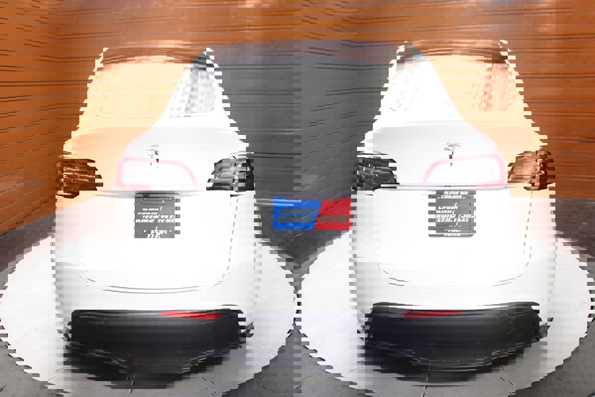 Used 2023 Tesla Model Y Performance image 10