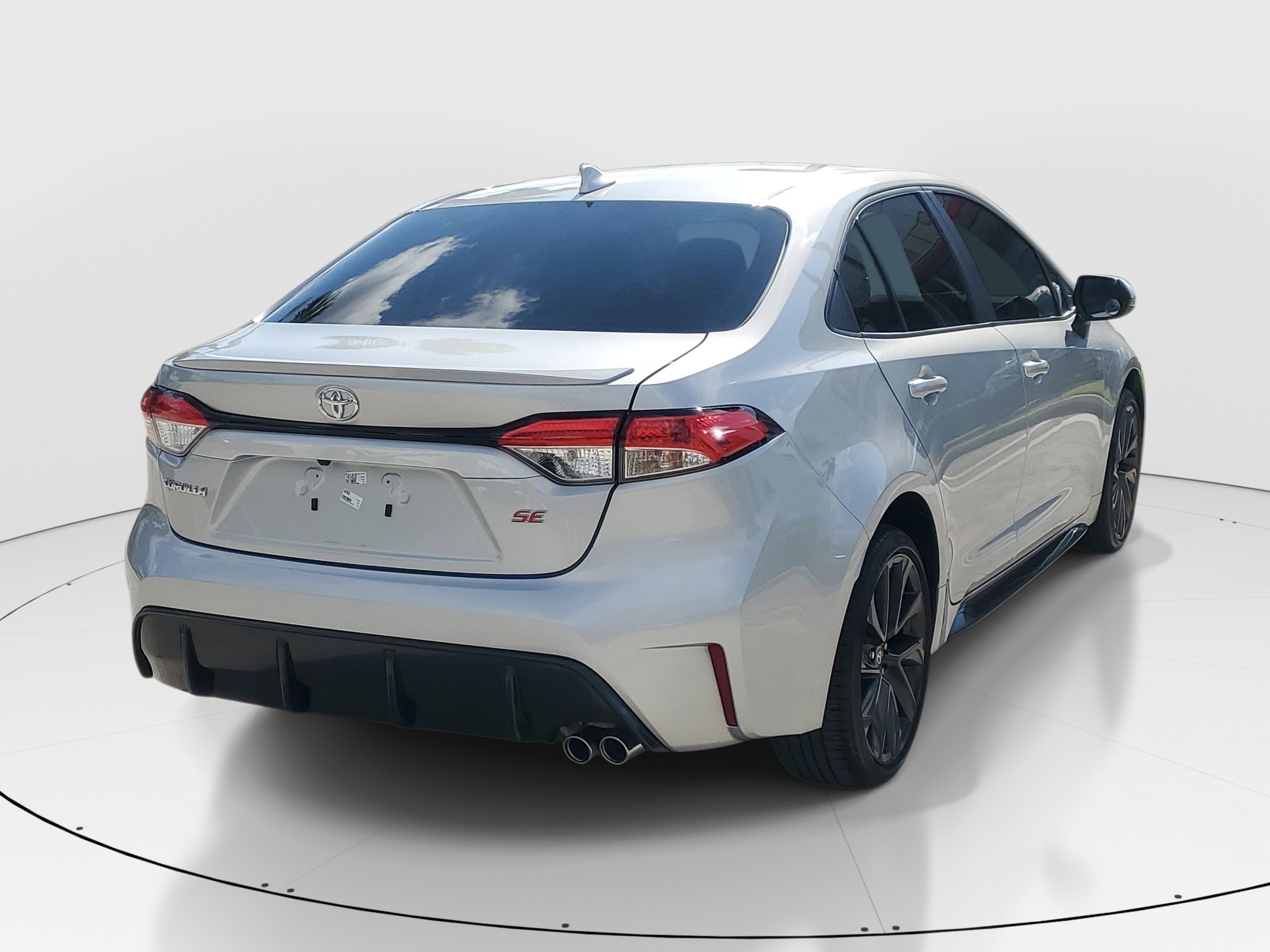 Certified 2024 Toyota Corolla SE FWD image 3