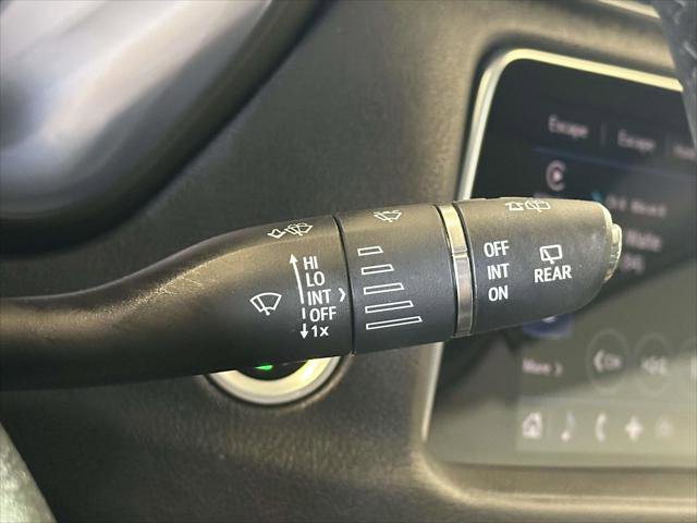 Used 2023 Cadillac XT4 Luxury w/ Cold Weather Package image 28