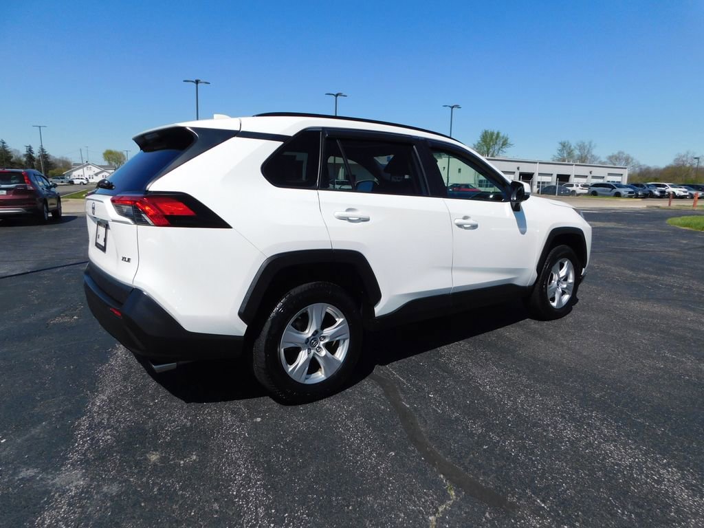 Used 2019 Toyota RAV4 XLE w/ Convenience Package image 3
