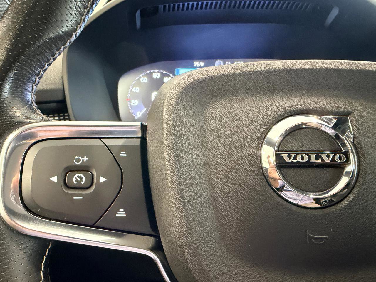 Used 2021 Volvo XC40 T4 R-Design w/ Advanced Package image 35