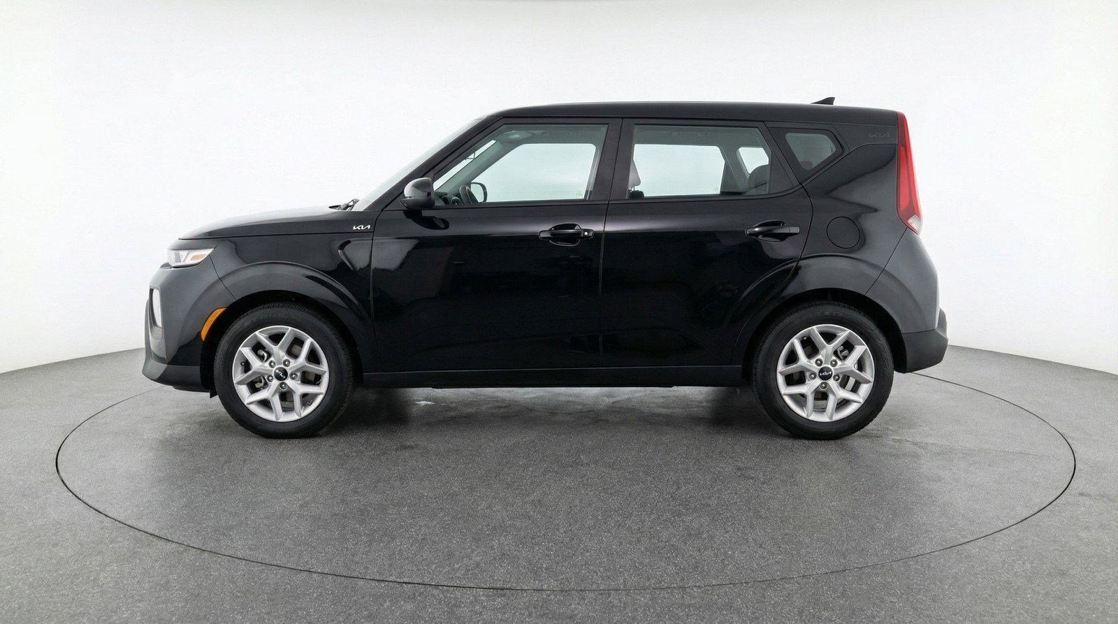 Used 2025 Kia Soul LX w/ LX Technology Package FWD image 5