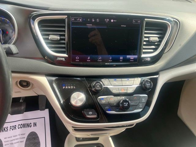 Certified 2023 Chrysler Pacifica Touring-L FWD image 16