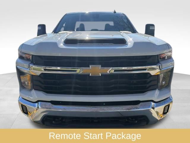 Used 2025 Chevrolet Silverado 2500 LT AWD/4WD image 2