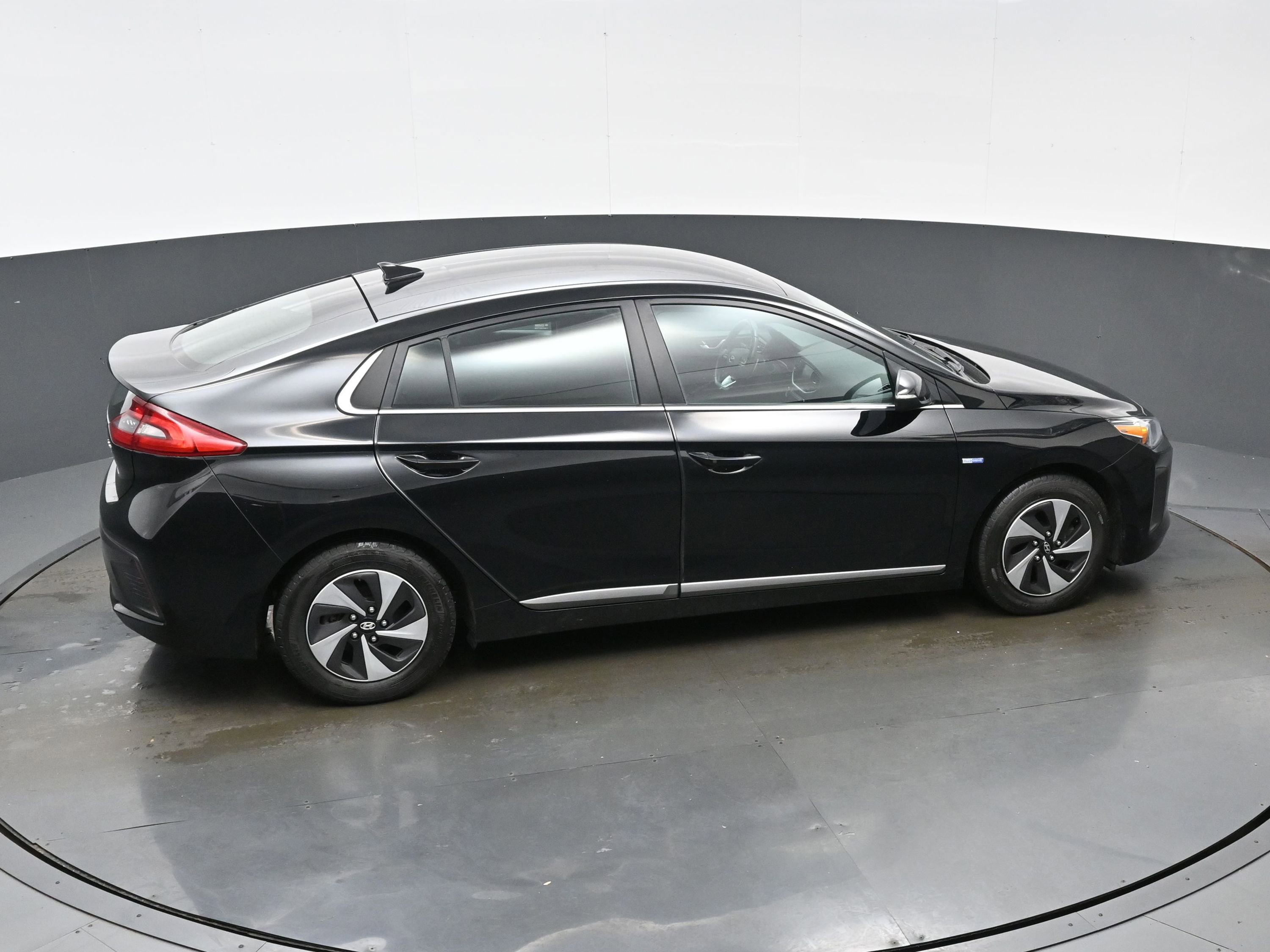 Used 2019 Hyundai Ioniq SEL FWD image 39