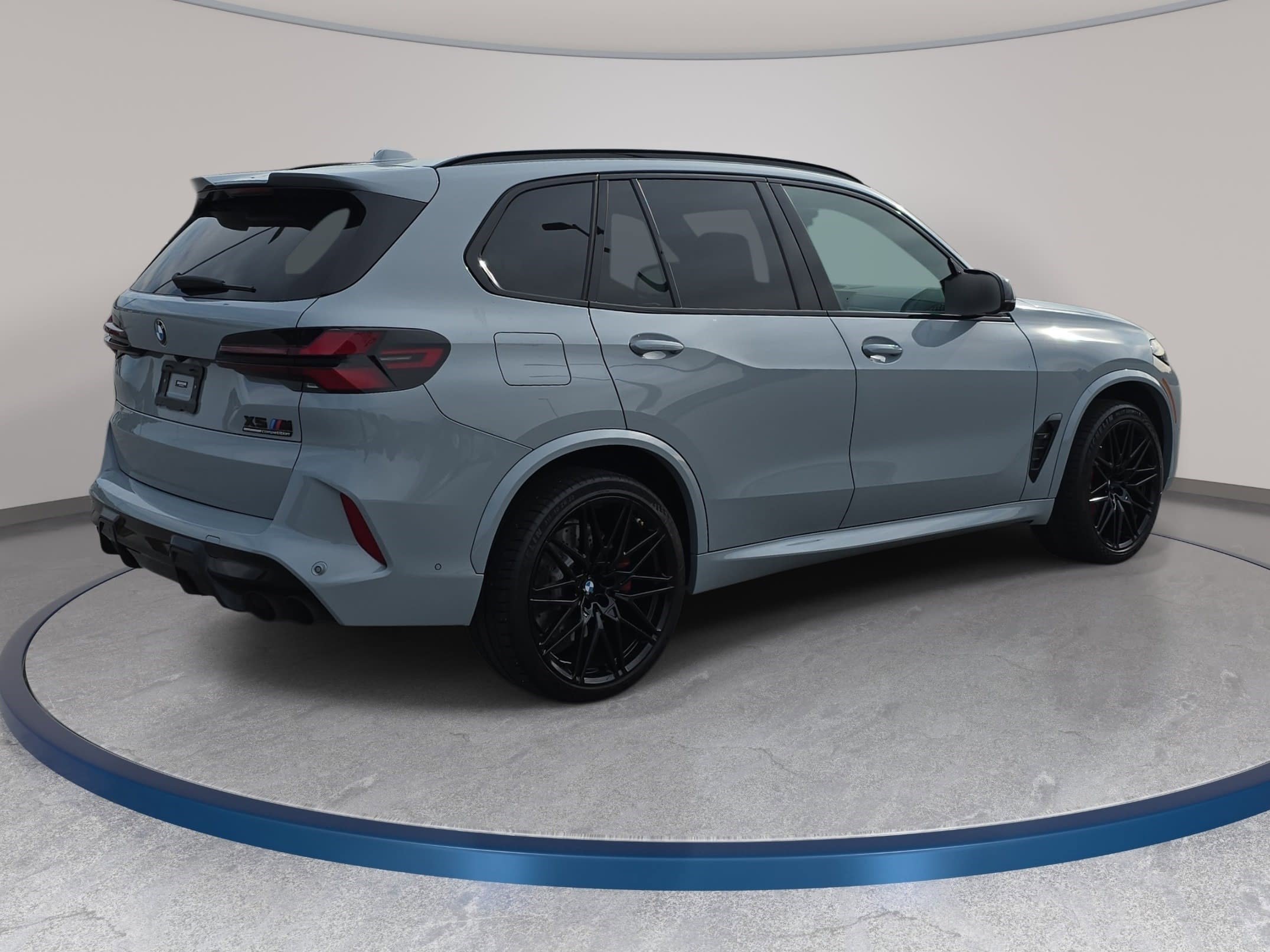 Used 2024 BMW X5 M Competition w/ Executive Package image 5
