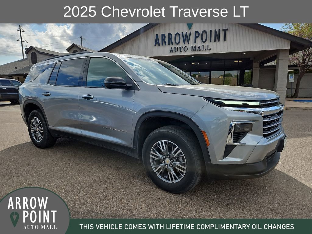 Used 2025 Chevrolet Traverse LT FWD image 1