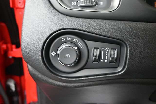 Used 2021 Jeep Renegade Limited AWD/4WD image 37
