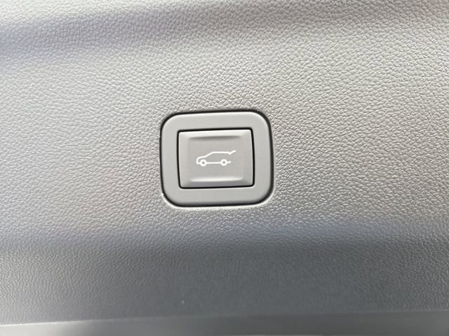 New 2025 Chevrolet Suburban Premier image 9