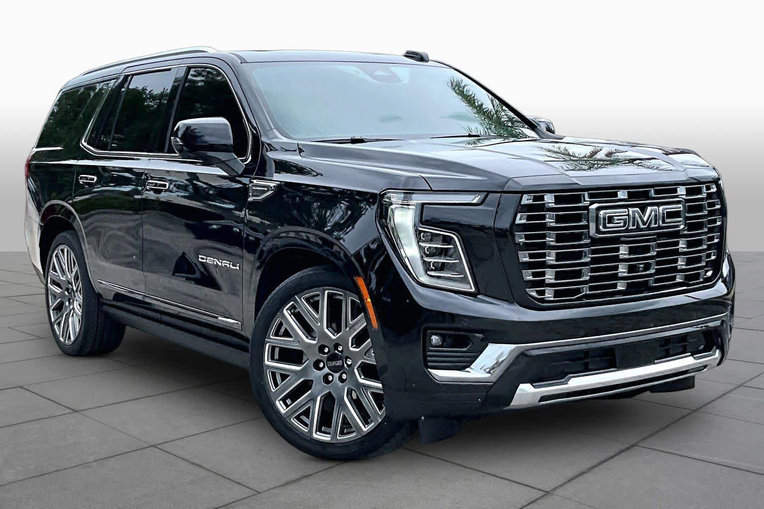 Used 2025 GMC Yukon Denali Ultimate AWD/4WD image 3