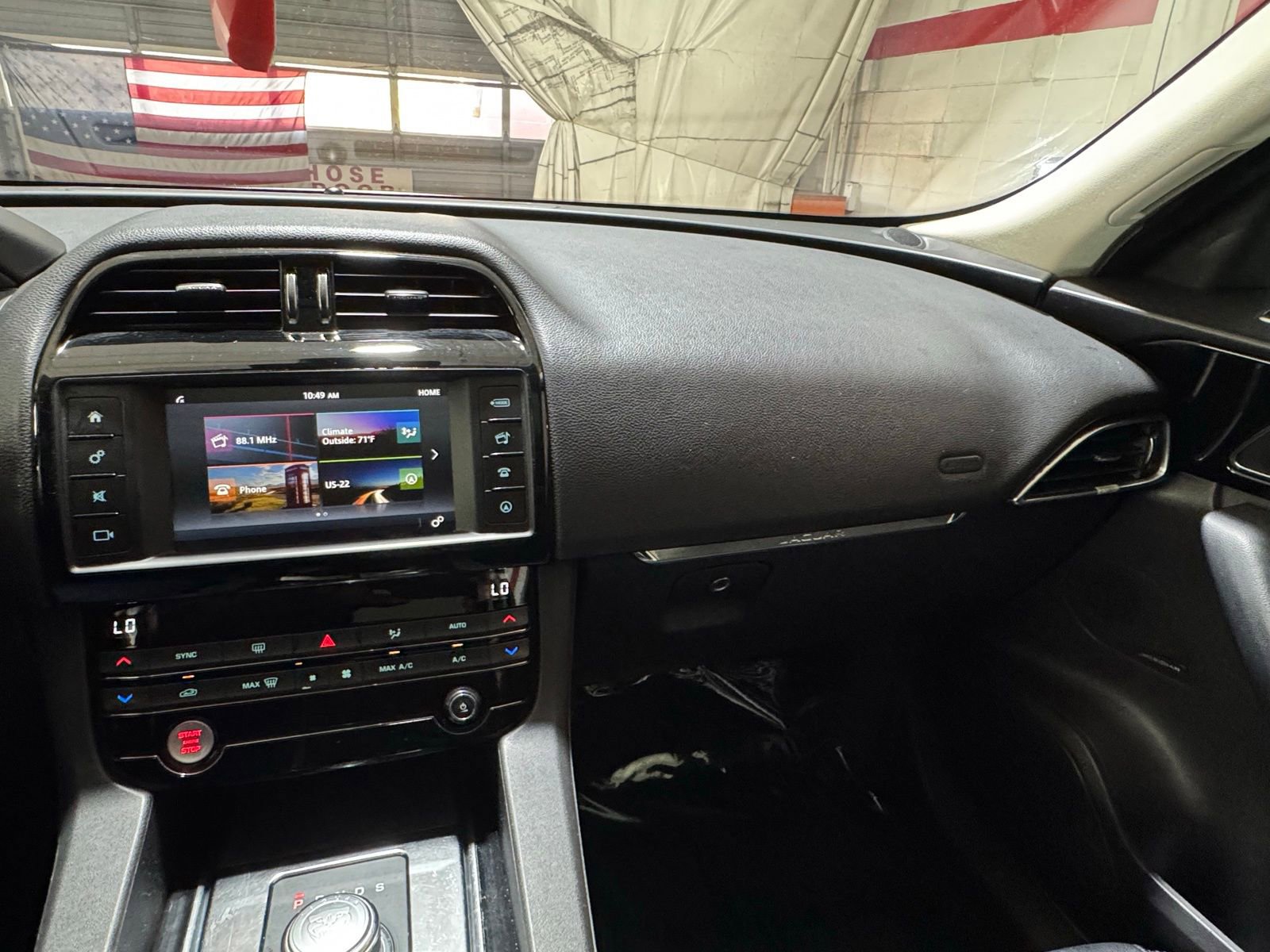 Used 2018 Jaguar F-PACE Premium image 20