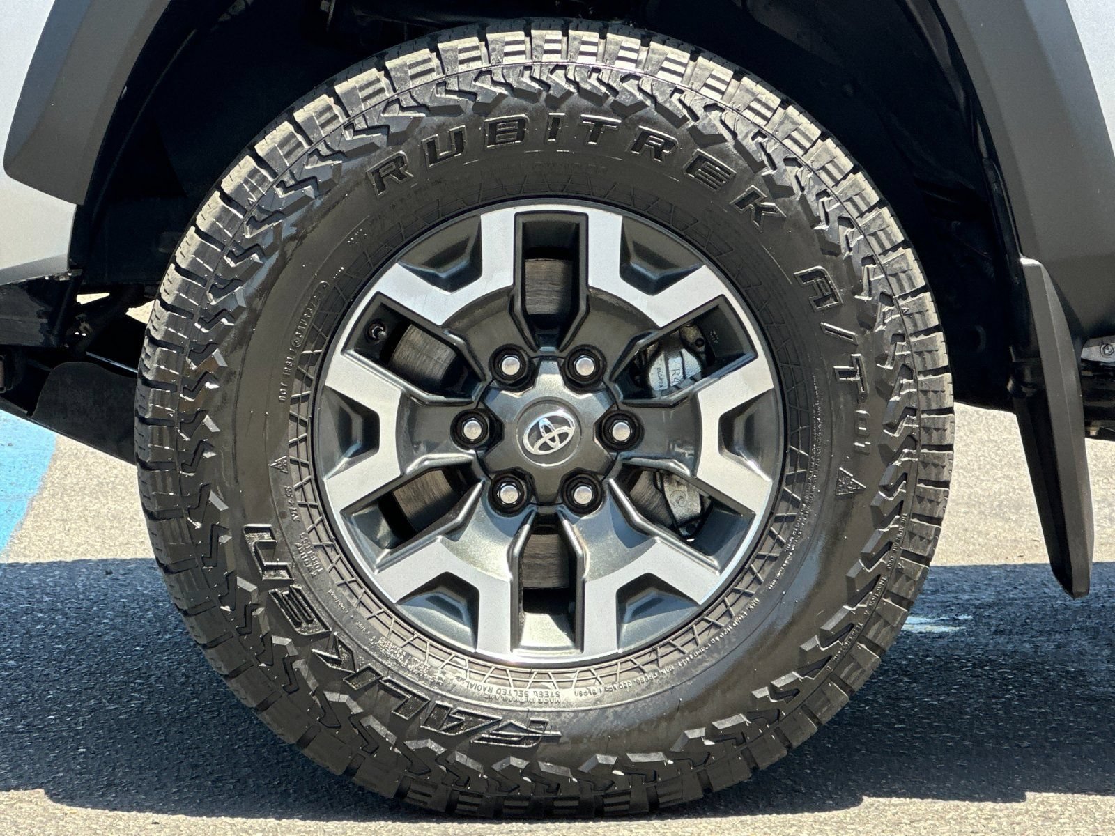 Used 2020 Toyota Tacoma TRD Off-Road w/ Technology Package AWD/4WD image 22