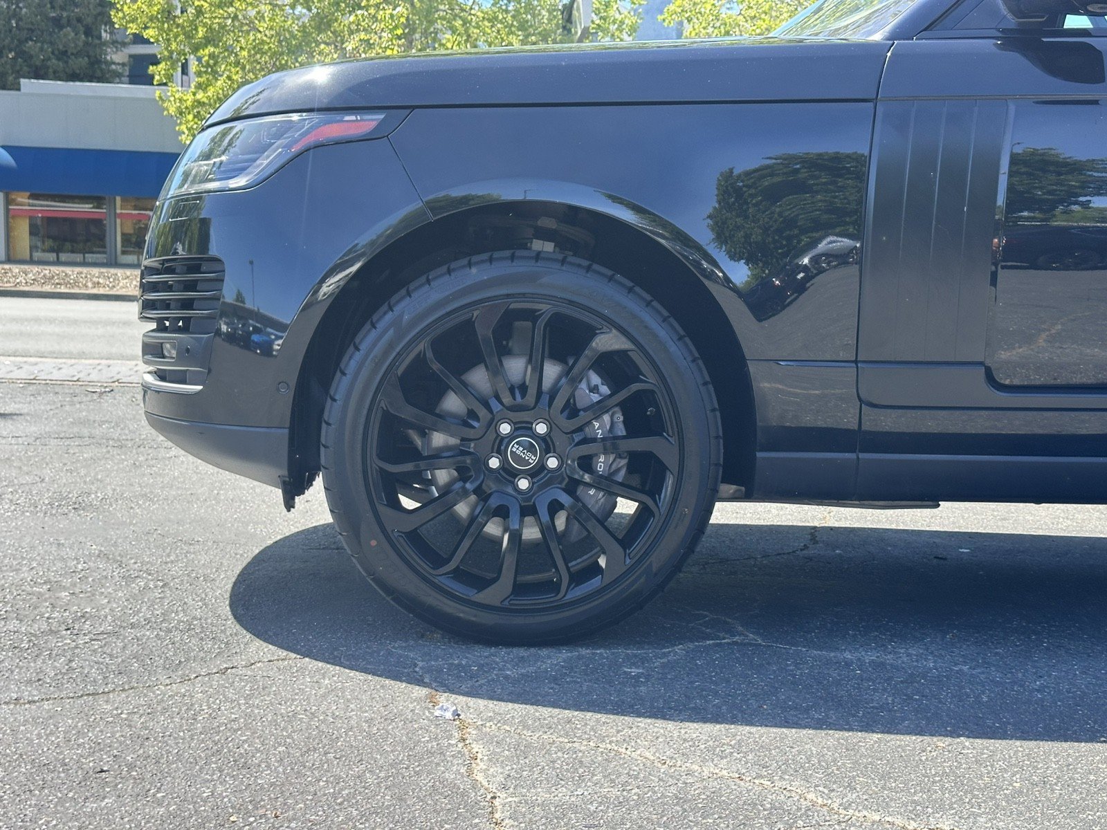 Used 2018 Land Rover Range Rover HSE image 13