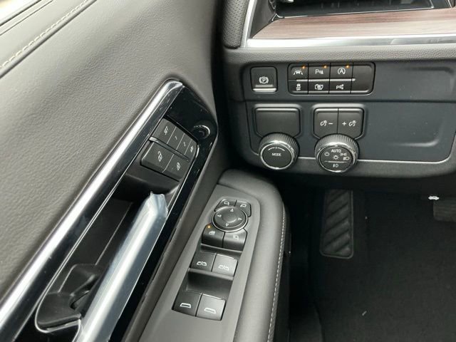 New 2026 Chevrolet Suburban Premier image 18