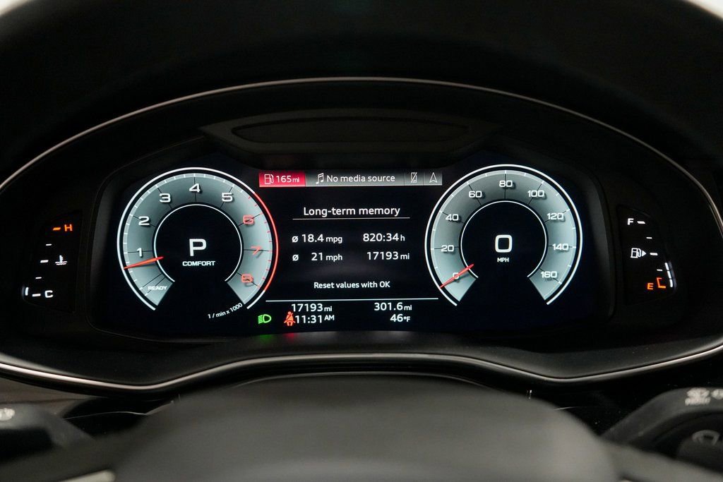 Used 2023 Audi Q8 Premium image 12