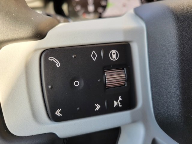 Used 2025 Land Rover Defender 110 S image 30