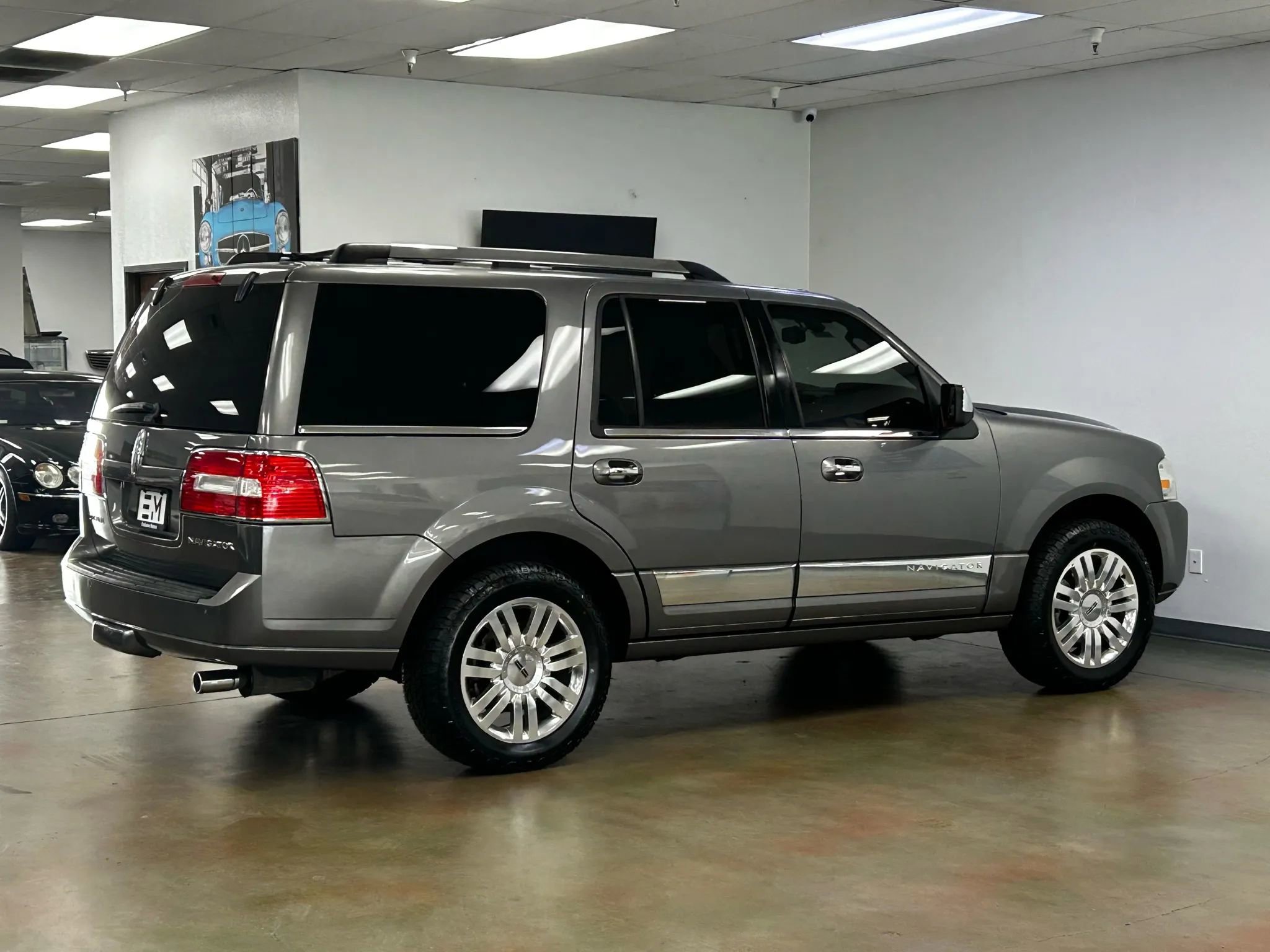 Used 2011 Lincoln Navigator 2WD image 7
