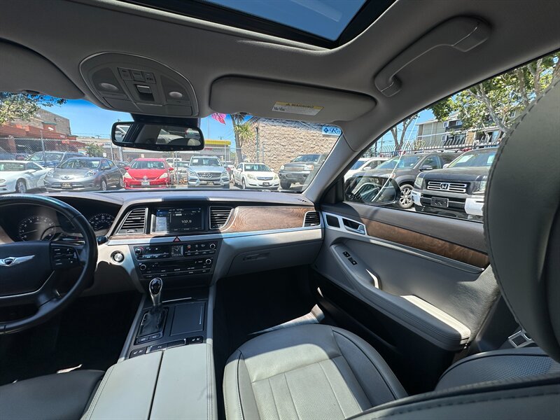 Used 2015 Hyundai Genesis 5.0 RWD image 14