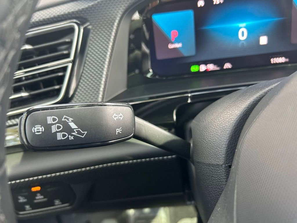 Used 2025 Volkswagen Atlas Cross Sport SEL Premium R-Line image 20