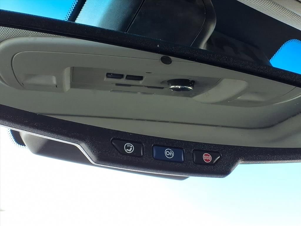 Used 2018 Chevrolet Suburban LT image 24