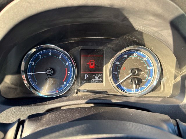 Used 2017 Toyota Corolla LE w/ Carpet Mat Package (TMS) FWD image 13