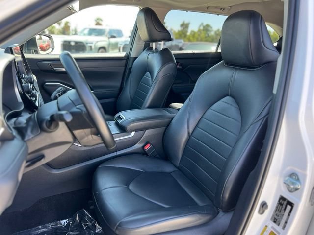 Used 2023 Toyota Highlander XLE FWD image 16