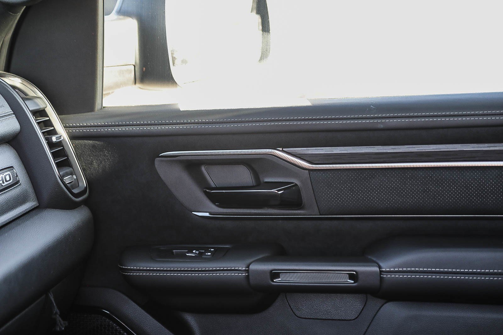 Used 2025 RAM 1500 RHO AWD/4WD image 21