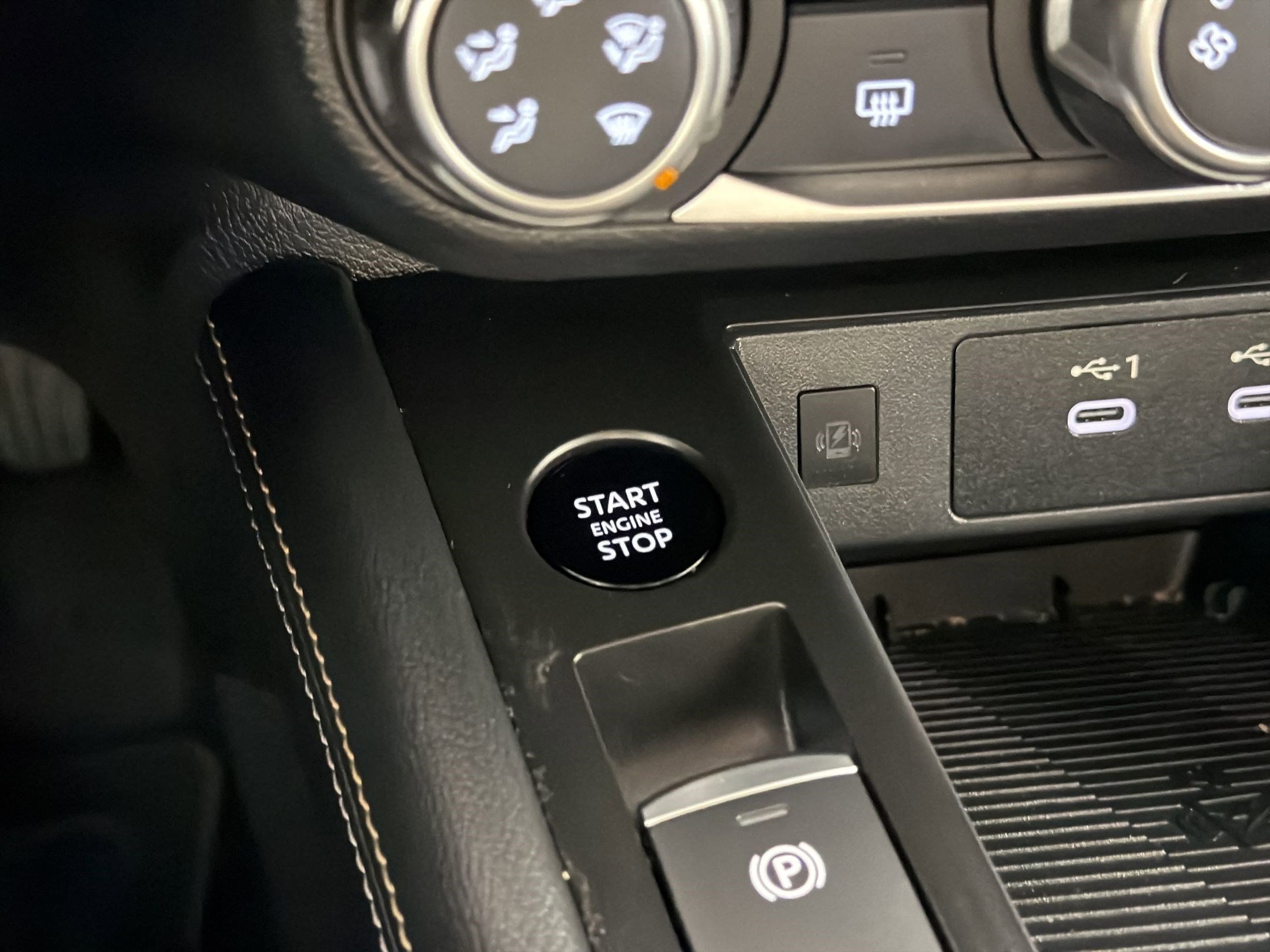 Used 2025 Nissan Kicks SV image 25