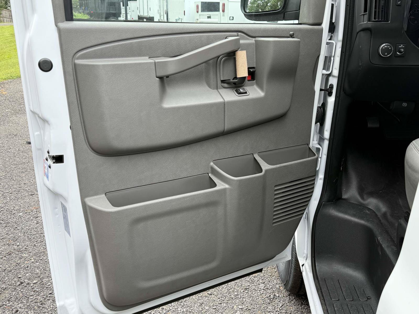 New 2025 Chevrolet Express 3500 Extended RWD image 17