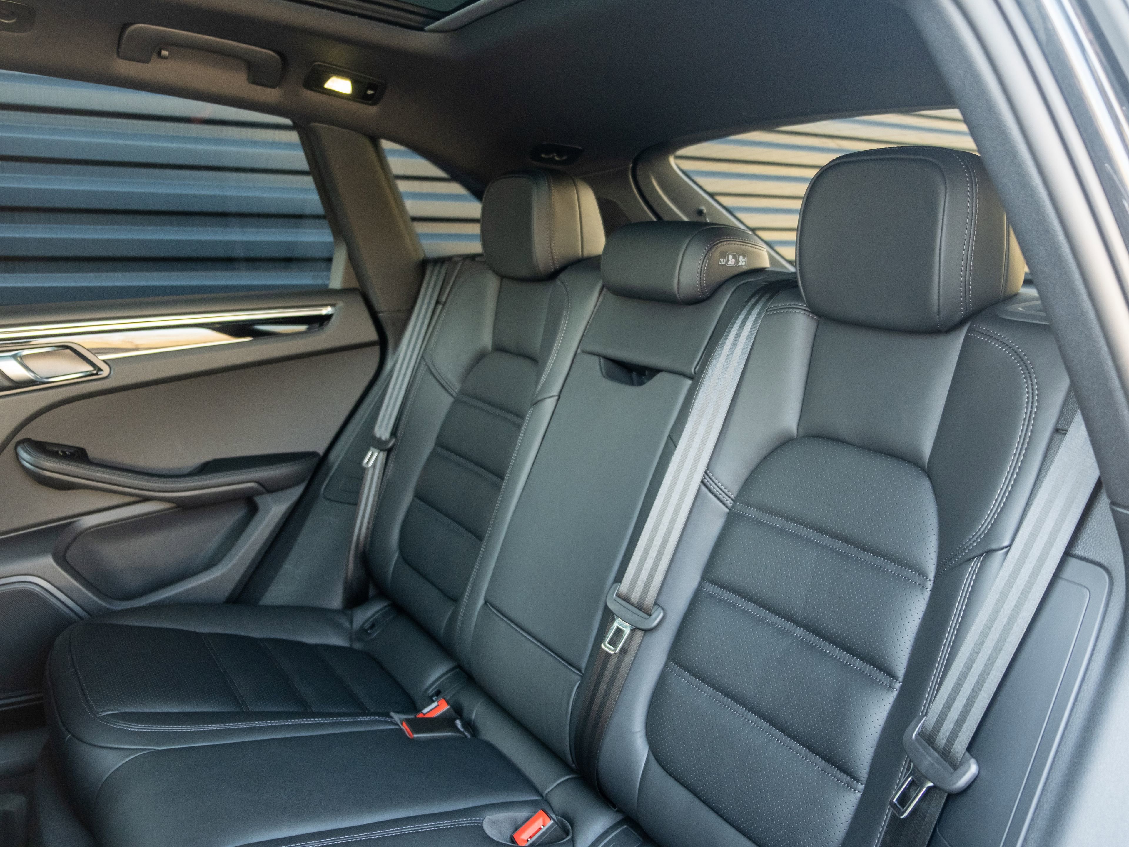 Certified 2026 Porsche Macan image 32